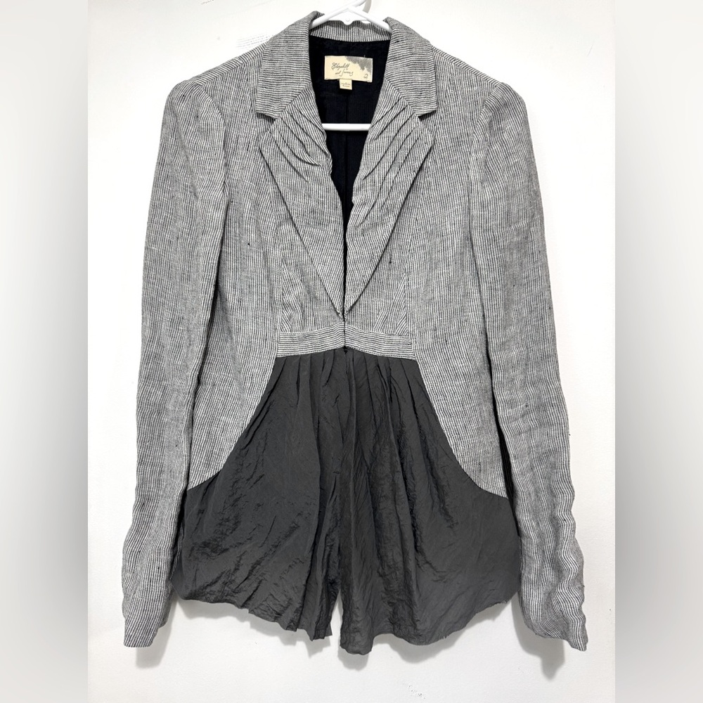 Elizabeth & James Grey and White Striped Blazer Size 2